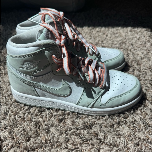 Air Jordan 1 Retro High OG high-top Seafoam/Healing Orange/White. - Picture 2 of 5